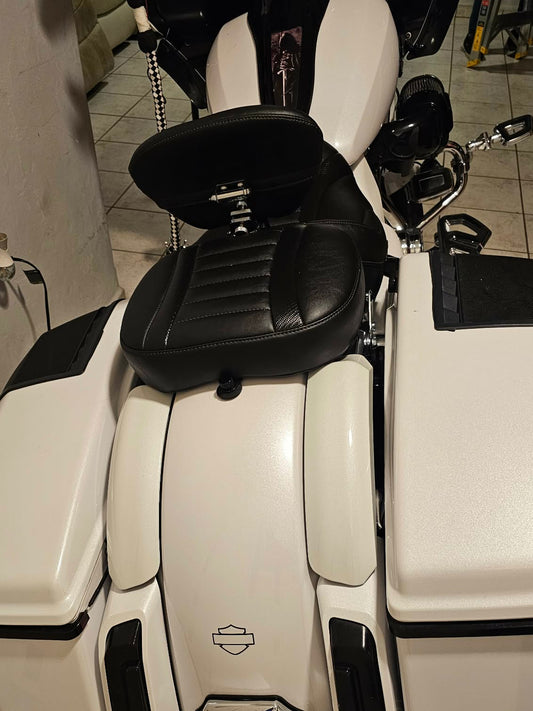 Harley quick connect covers 2009 and up without antenna cutout